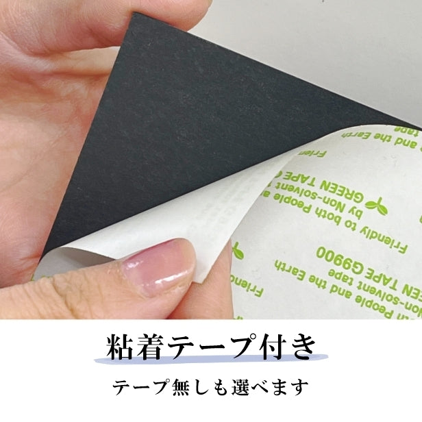 【刻印無料】キャプションボード 125×75mm【大きめ】5行用 真鍮風 ゴールド 額縁プレート 題名 美術館 個展 展示会 ギャラリー アート 絵画 額 作品 タイトル名 製作物 展示物 おしゃれ 貼るだけシール式 金 文字は消えない彫刻 軽くて丈夫な日本製 (配送2)