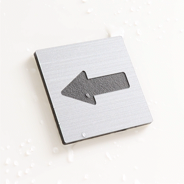 【楽天1位】矢印 ドアプレート サイン 四角 ステンレス調 シルバー やじるしマーク 小さい おしゃれ サインプレート ドアや扉 トイレマーク Arrow Sign 方向サイン 進行方向 案内表示 銀色 屋外対応 シール式 (配送2)