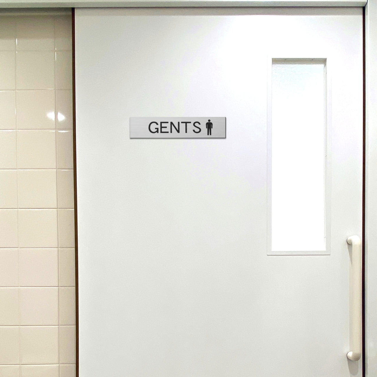 ドアプレート (GENTS マーク付き) シルバー ステンレス調 男子 お手洗い おしゃれ シンプル トイレサイン お手洗い 男 サインプレート ドア 室名 表示 プレート 表示サイン 会社 オフィス 病院 お店 店舗 銀 シール式 アクリル製 日本製 屋外対応 (配送2)
