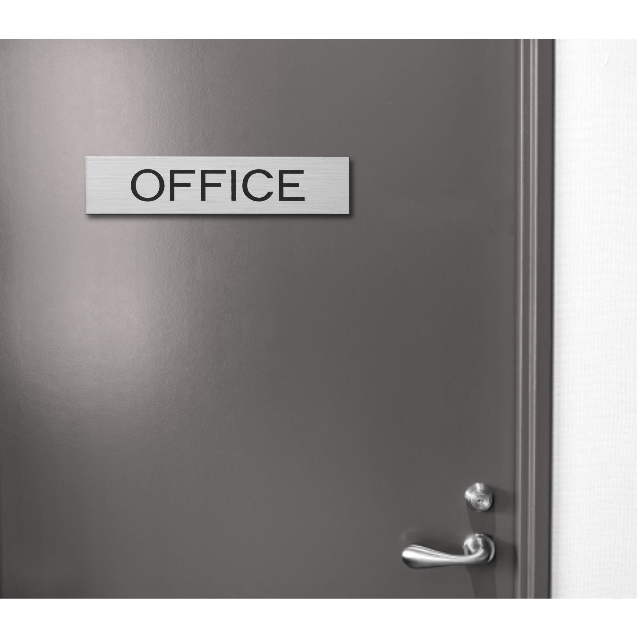 ドアプレート (OFFICE) シルバー ステンレス調 オフィス 事務所 事務室 おしゃれ シンプル サインプレート ルームプレート ドア 室名 表示 プレート 表示サイン 会社 病院 お店 店舗 銀 シール式 アクリル製 日本製 屋外対応 (配送2)