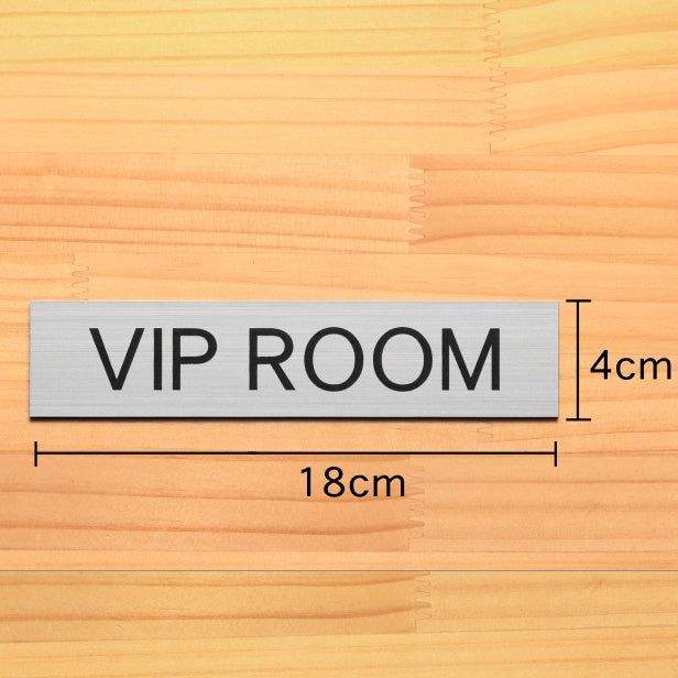 ドアプレート (VIP ROOM) シルバー ステンレス調 ビップルーム VIP おしゃれ シンプル マーク 業務用 店舗用 サインプレート ルームプレート ドア 室名 表示 プレート ホテル 部屋 お店 個室 別荘 店舗 施設 銀 シール式 アクリル製 日本製 屋外対応 (配送2)