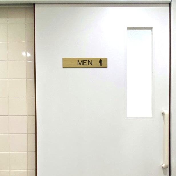 ドアプレート (MEN マーク付) ゴールド 真鍮風 男子トイレ 男 トイレサイン お手洗い おしゃれ シンプル サインプレート ルームプレート ドア 室名 表示 プレート 表示サイン 会社 オフィス 病院 店舗 金 シール式 アクリル製 日本製 屋外対応 (配送2)