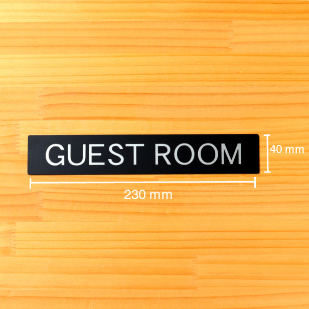 ドアプレート おしゃれなサインプレート 230×40【GUEST ROOM】 案内標識 表示 サインプレート オシャレ 高級感 シンプル お店 店舗 施設 会社 ホテル 病院 別荘 自宅 シンプルで高級感のある艶消しブラック 黒 立体印刷 高耐久 日本製 屋外対応 シール式 (配送2)