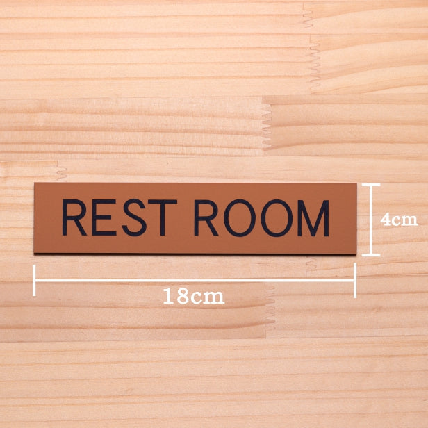 ドアプレート (REST ROOM) ブロンズ 銅板風 レストルーム お手洗い 化粧室 トイレ おしゃれ シンプル トイレサイン サインプレート ドア 室名 表示 プレート ホテル 会社 自宅 病院 お店 店舗 銅 シール式 アクリル製 日本製 屋外対応 (配送2)