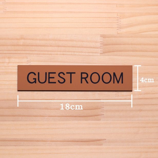 ドアプレート (GUEST ROOM) ブロンズ 銅板風 ゲストルーム 客室 客間 ゲストハウス おしゃれ シンプル サインプレート ルームプレート ドア 室名 表示 プレート ホテル 会社 自宅 病院 店舗 お店 施設 銅 シール式 アクリル製 日本製 屋外対応 (配送2)