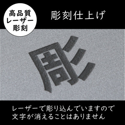 サインプレート (新型コロナウイルス感染対策実施中) シルバー ステンレス調 おしゃれ コロナ 対策 案内表示 感染防止 感染予防 手指消毒 マスク着用 喚起 プレート 表示板 錆びずにいつまでも綺麗なアクリル製 銀 屋外対応 水濡れOK 日本製 シール式 (配送2)